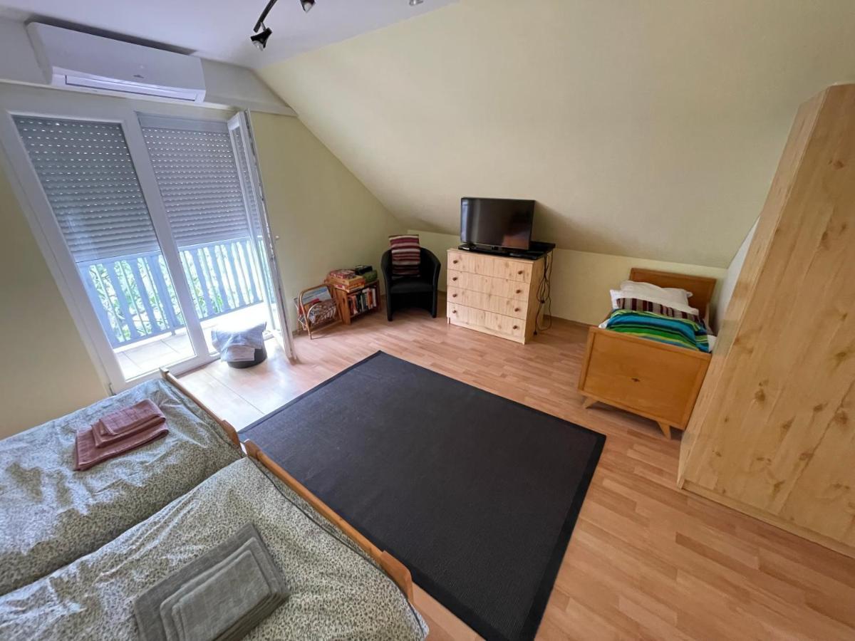 Thefi Vendégház Apartamento Zánka Exterior foto