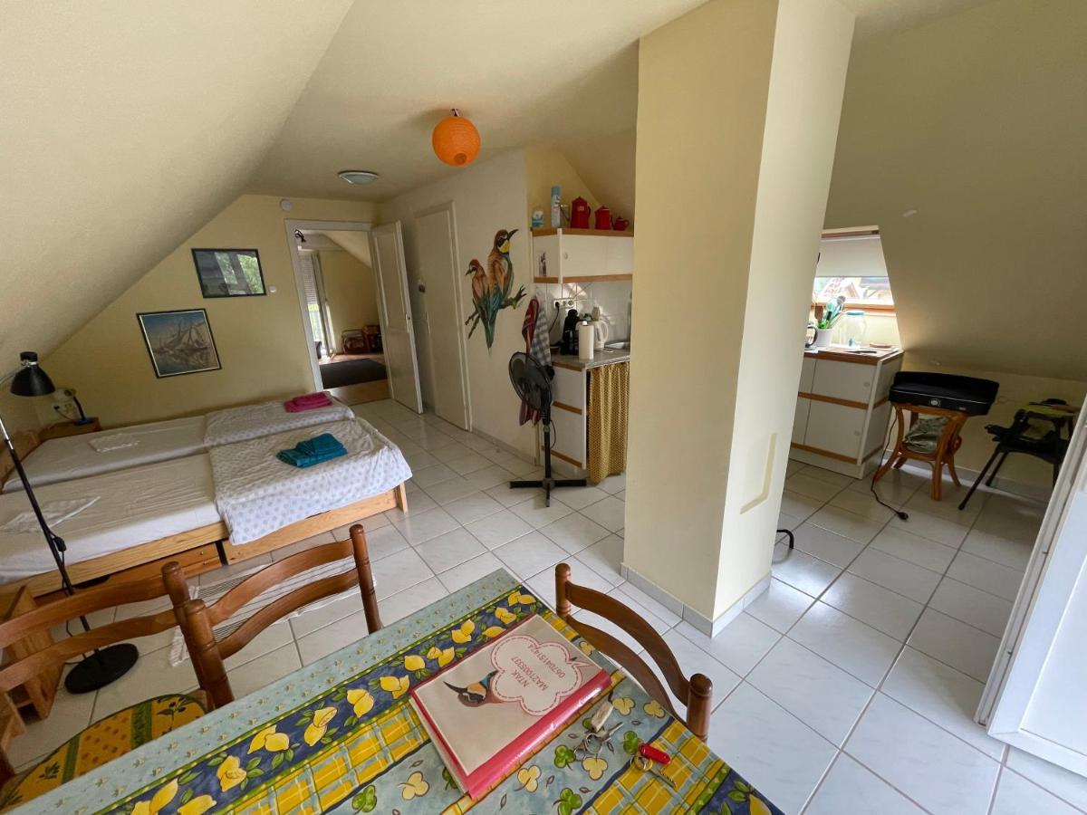 Thefi Vendégház Apartamento Zánka Exterior foto