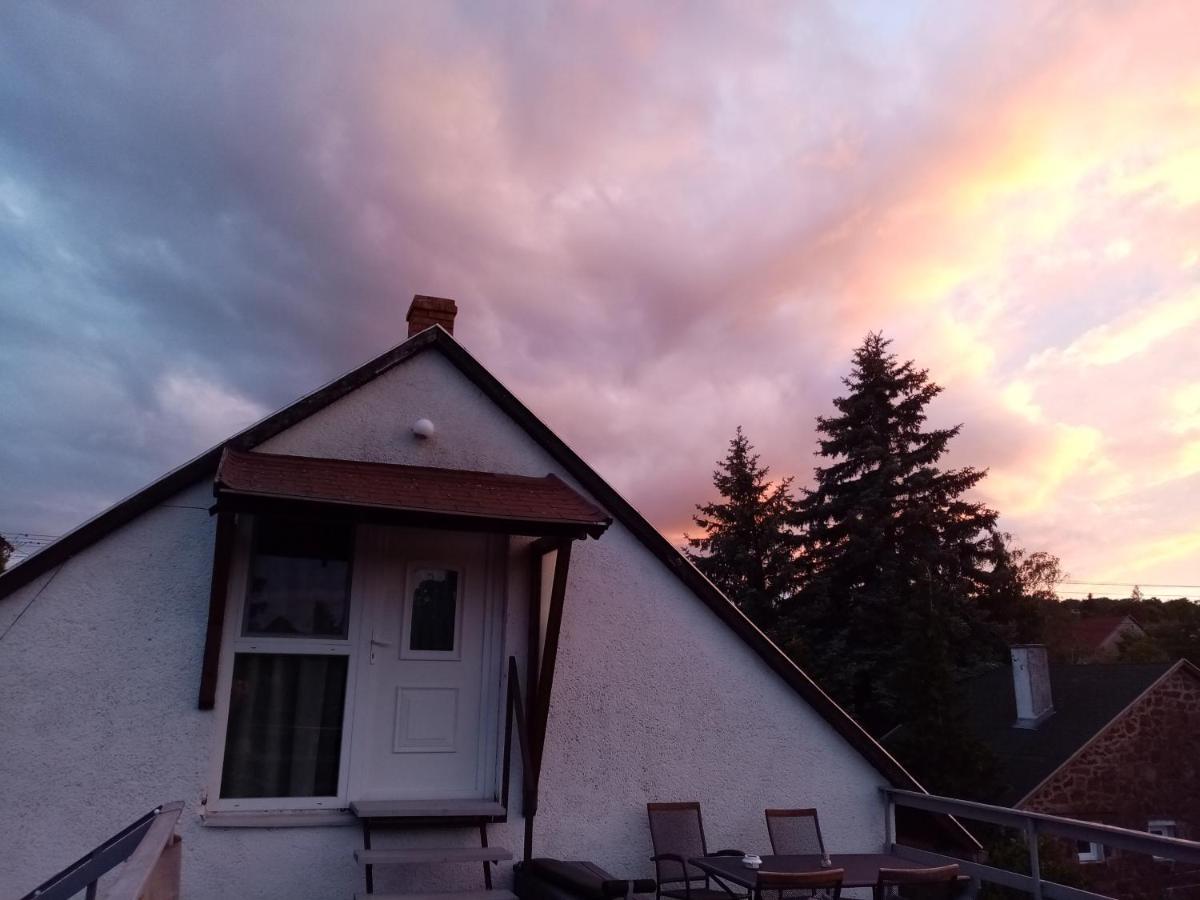 Thefi Vendégház Apartamento Zánka Exterior foto